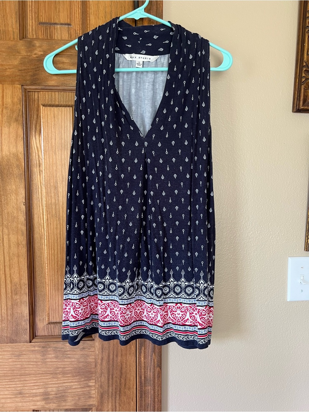Max Studio Navy Sleeveless V-Neck Blouse with Red Border Print